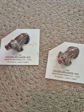 2pc. Vtg. 1989 Hagen-Renaker Miniature Walrus Figurines San Dimas, California